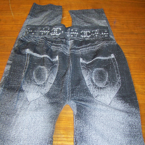 Flower Printed Leggings - Picture 2 of 3